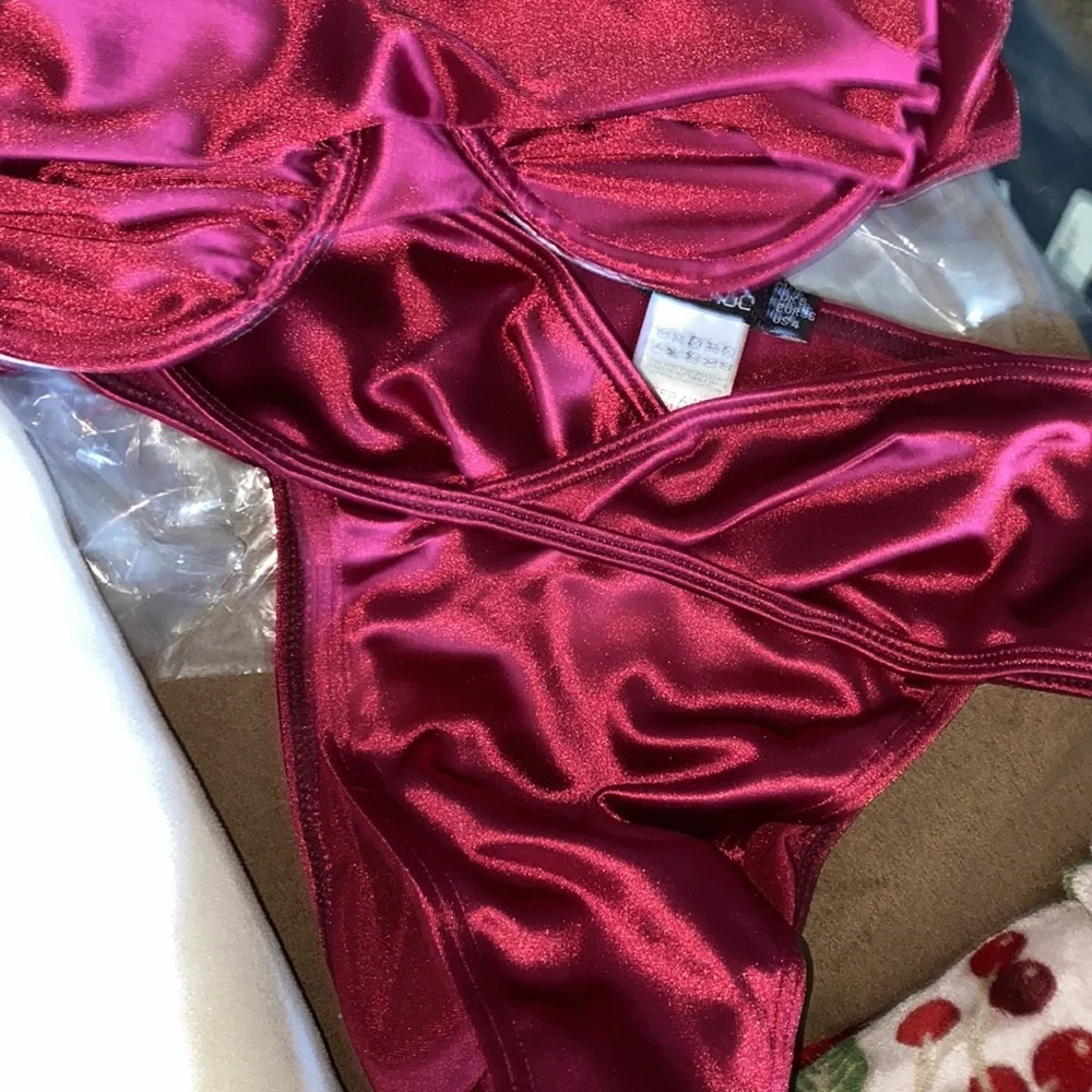 New Inventory 🔥Satin Twist Detail High Waist bikini Set🔥 - Picture 9 of 10